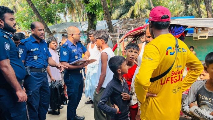 কক্সবাজার সমুদ্রসৈকতের সী-গাল পয়েন্টে গোসলে নেমে নিখোঁজ হওয়া পর্যটক আবীরের মরদেহ ১৫ ঘন্টা পর উদ্ধার 